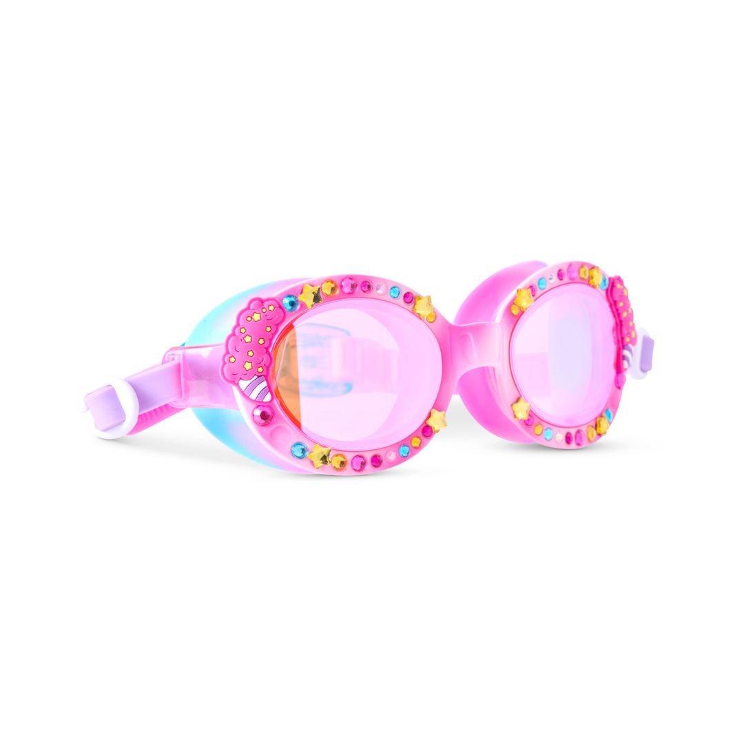 pink svømmebriller dekoreret med slik og glimmer fra Bling20, set fra siden.