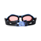 blå og sorte svømmebriller dekoreret med orange haj-tænder på glassene fra Bling20, iset bagfra med klik-lukning, nemme at få af og på.