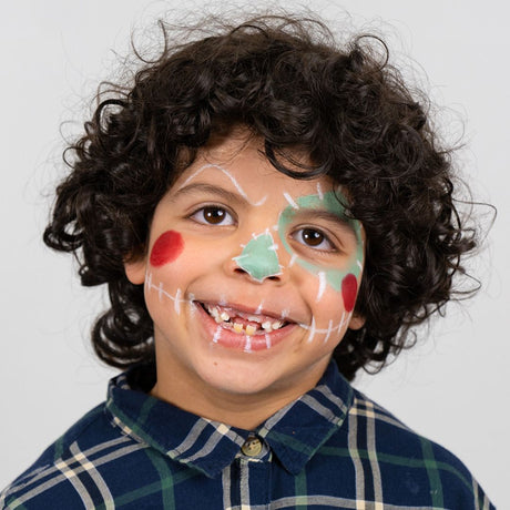 Dreng med med ansigtsmaling, lavet med 6 farveblyanter i flotte farver, teatersminke lavet til sart hud, let at bruge og få af efter legen
