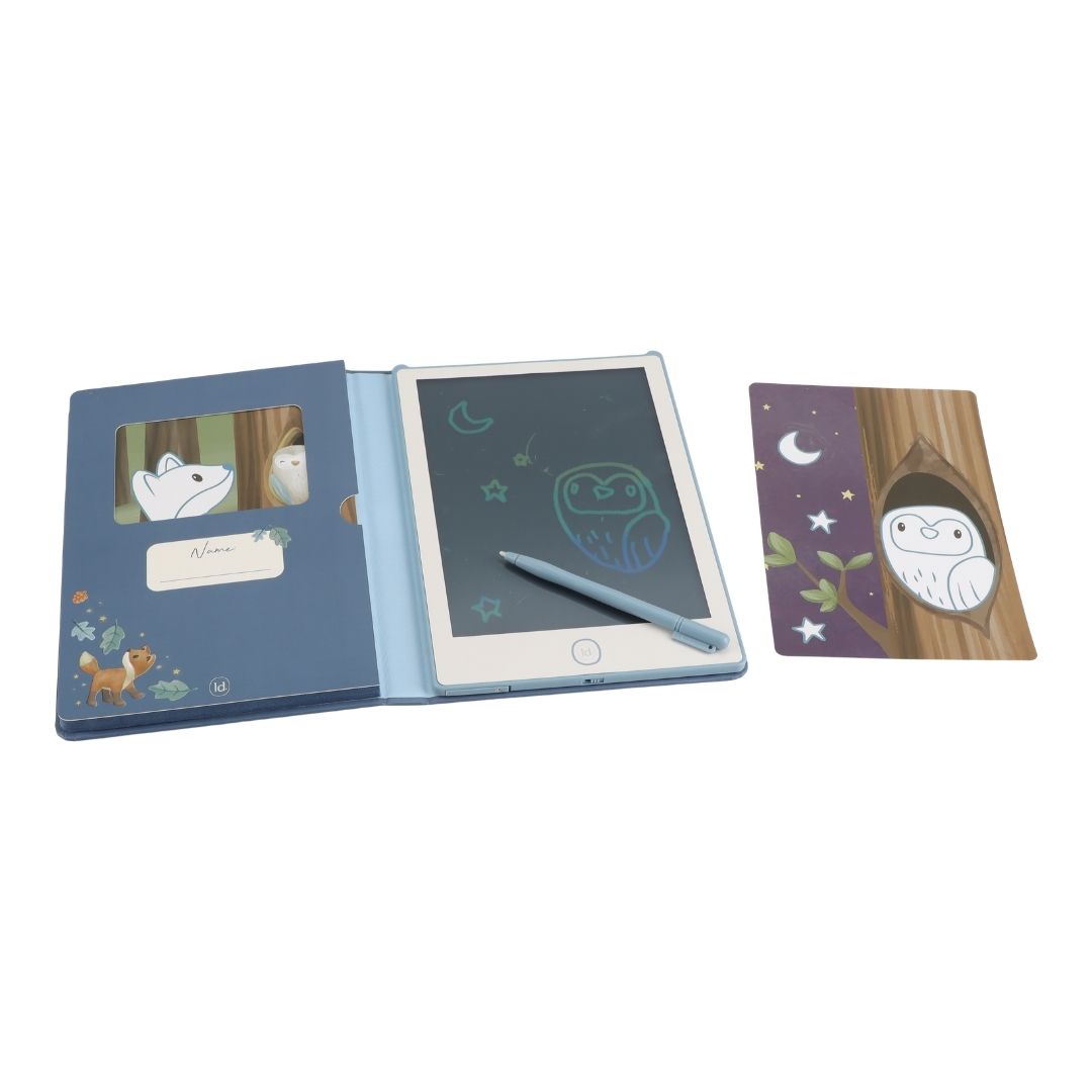 blå tegnetablet til børn, tegn igen og igen på farten, her set med pen og tegning af en ugle.