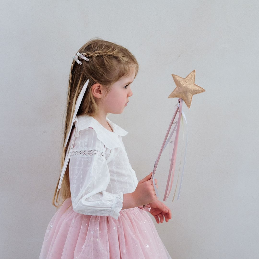 Tryllestav guld med satinbånd