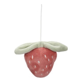 Blødt jordbær på uro i træ med musik, Fairy Garden fra Little Dutch. Mobile til babys værelse tilføjer leg og ro.